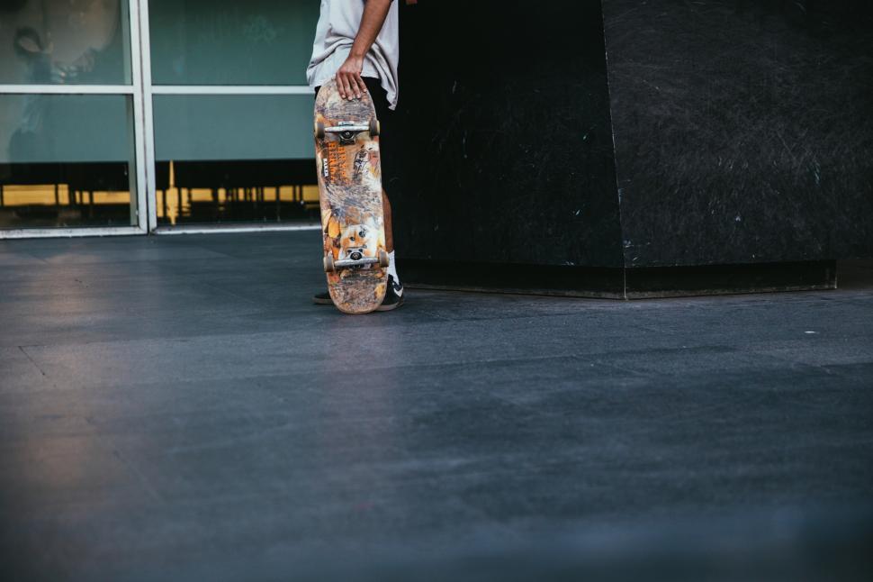 Free Image of A skateboarder holding skateboard in hand 
