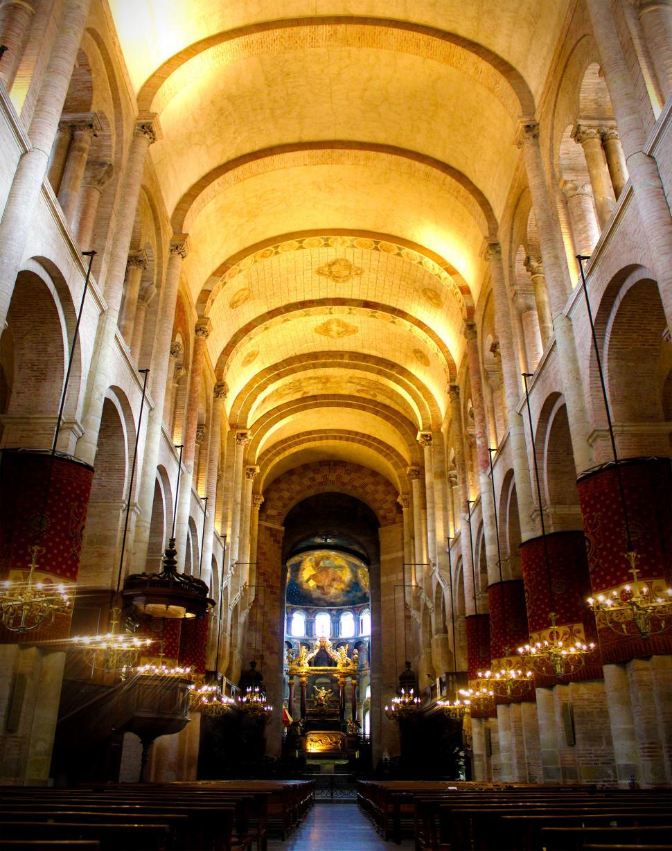 Free Image of Interior - Basilica of Saint-Sernin - Toulouse - France 