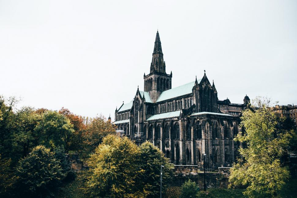 Free Image of Glasgow cathedral surrounded by trees 