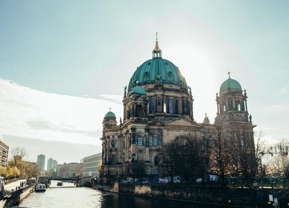 Free Image of Berlin Cathedral in sunshine 