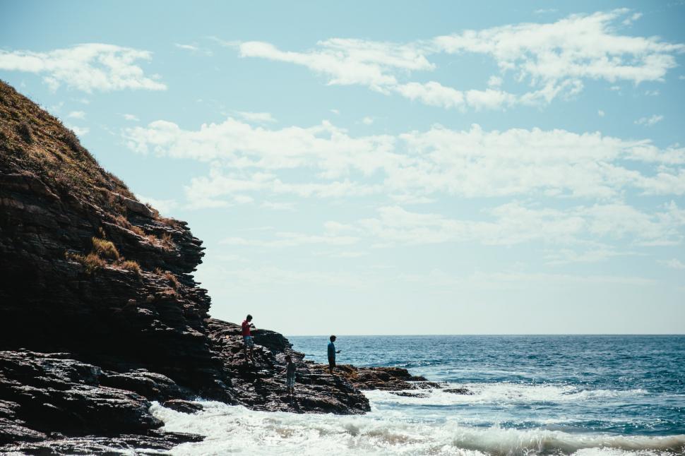 Free Image of Hikers on seaside rocks 