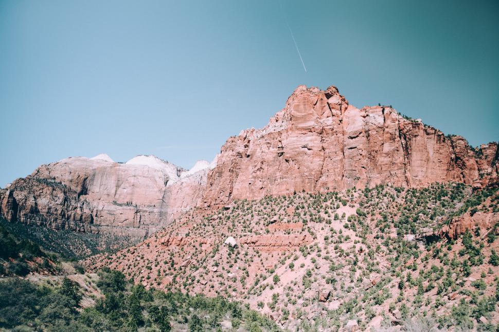 Free Image of Panoramic view of Arizona desert cliffs 