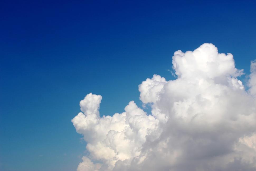 Free Image of Skyscape Background Blue Sky and White Fluffy Clouds  