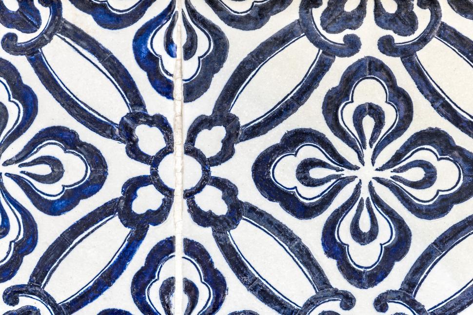 Free Image of Ceramic tile regal design 