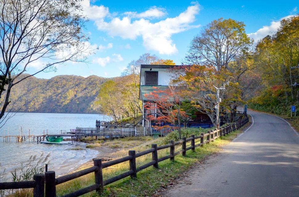Free Image of Beautiful Lakeside House in Japan  