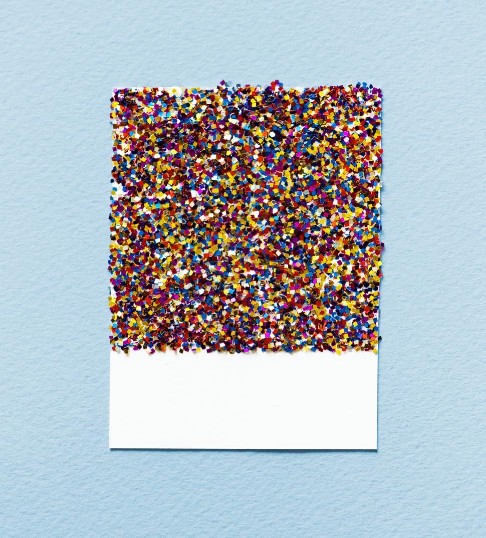 Free Image of Flat lay of glitter sparkles on spaced cardboard frame 