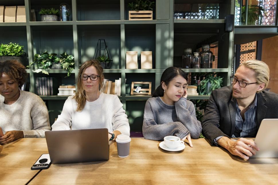 Free Image of Working together at a cafe 