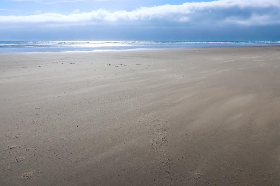 Free Image of Wide Bright Beach 