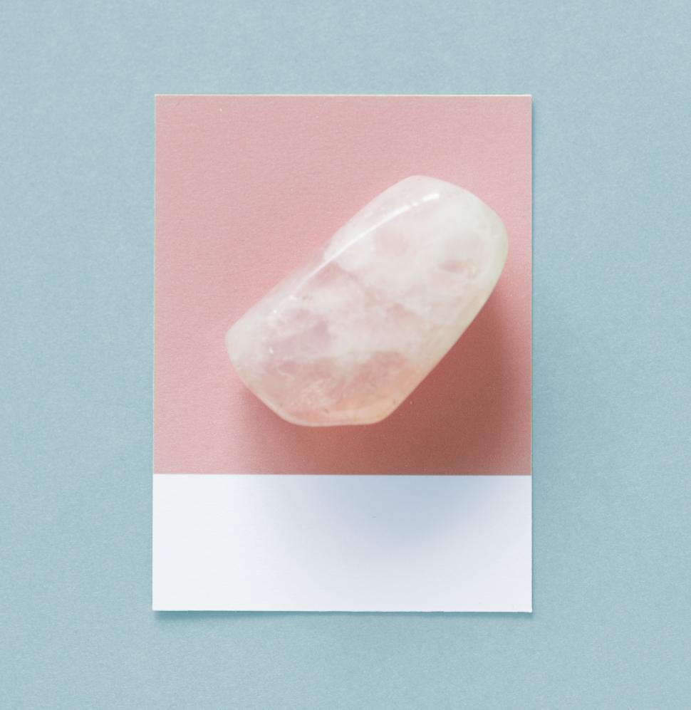 Free Image of Flat lay of an unpolished stone on spaced cardboard frame 