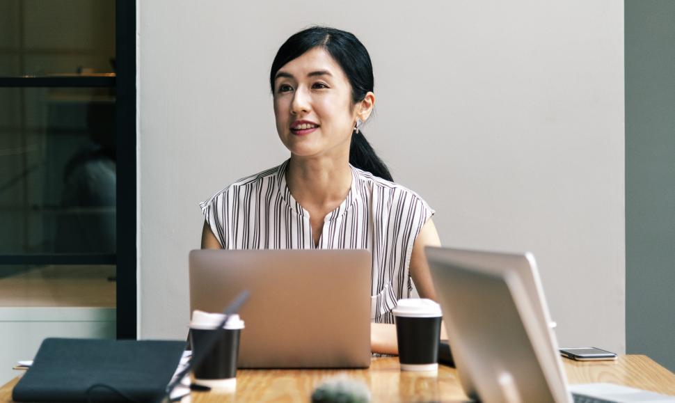 Free Image of A young Asian woman in the office 