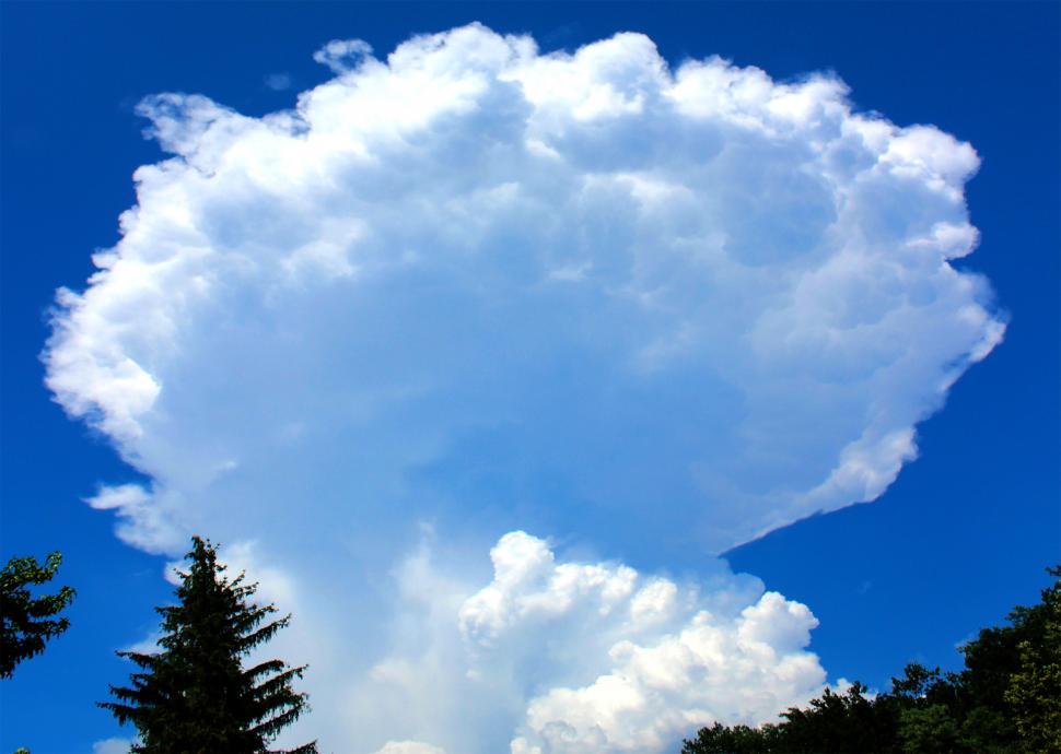 Free Image of Large Cumulonimbus Cloud - Thunderclouds - Apuan Alps - Italy 