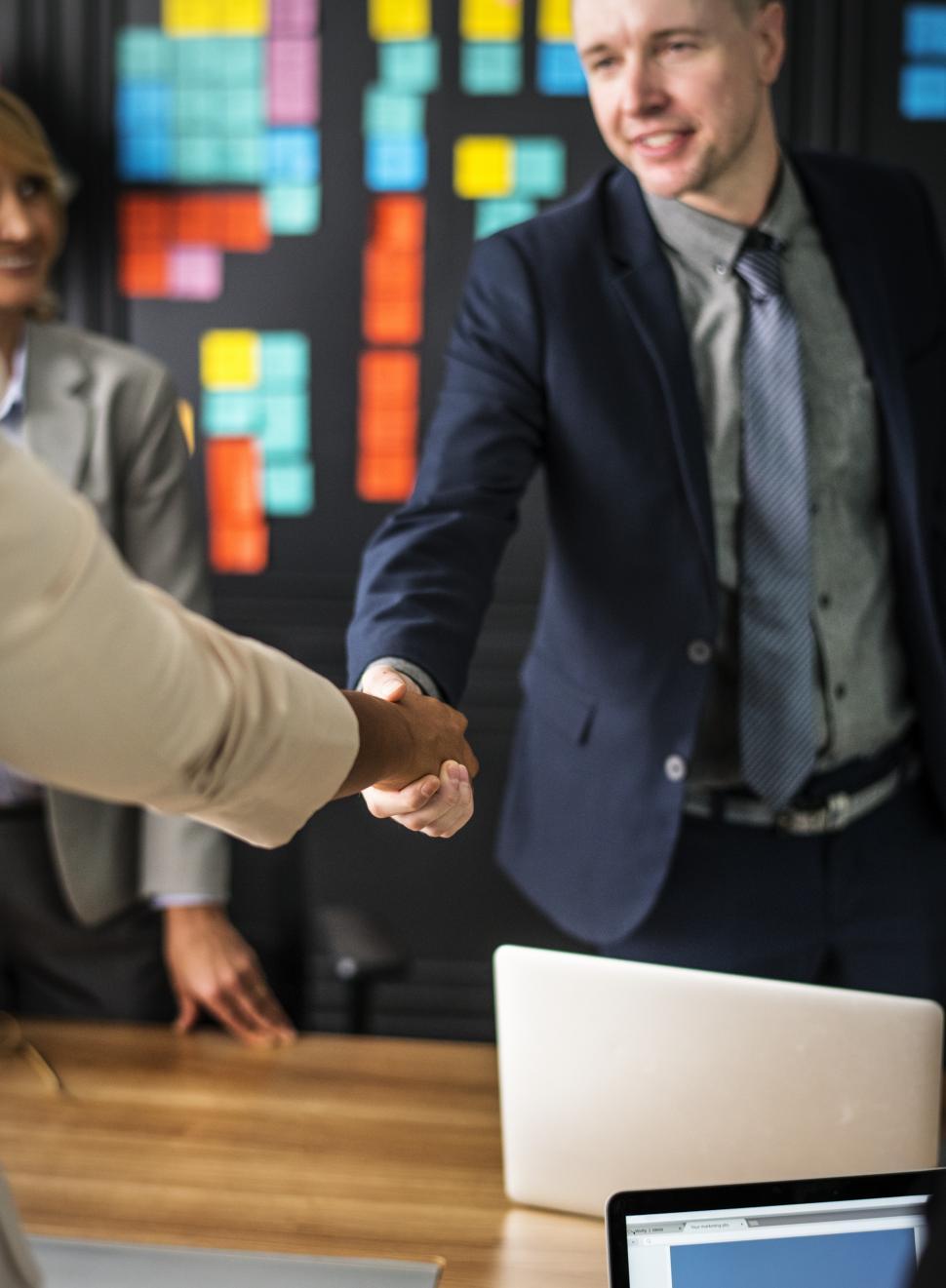 Free Image of Shaking hands after a meeting 