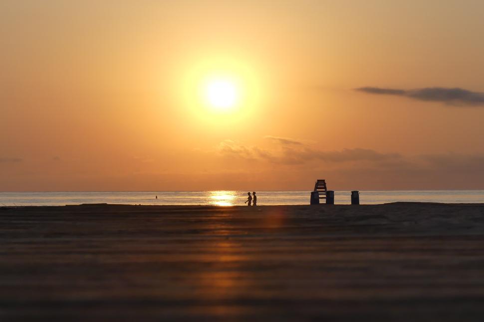 Free Image of Sunset at the beach  