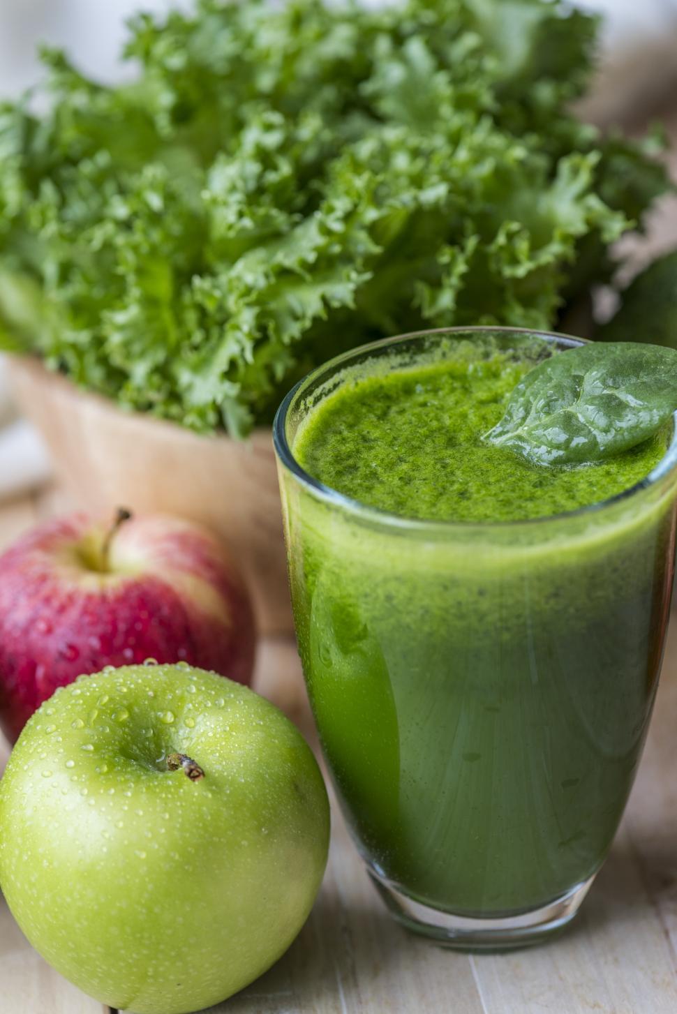 Free Image of Close up of a glass of apple and vegetable smoothie 