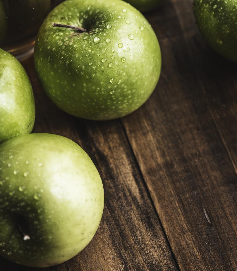 Free Image of Close up of wet green apples 