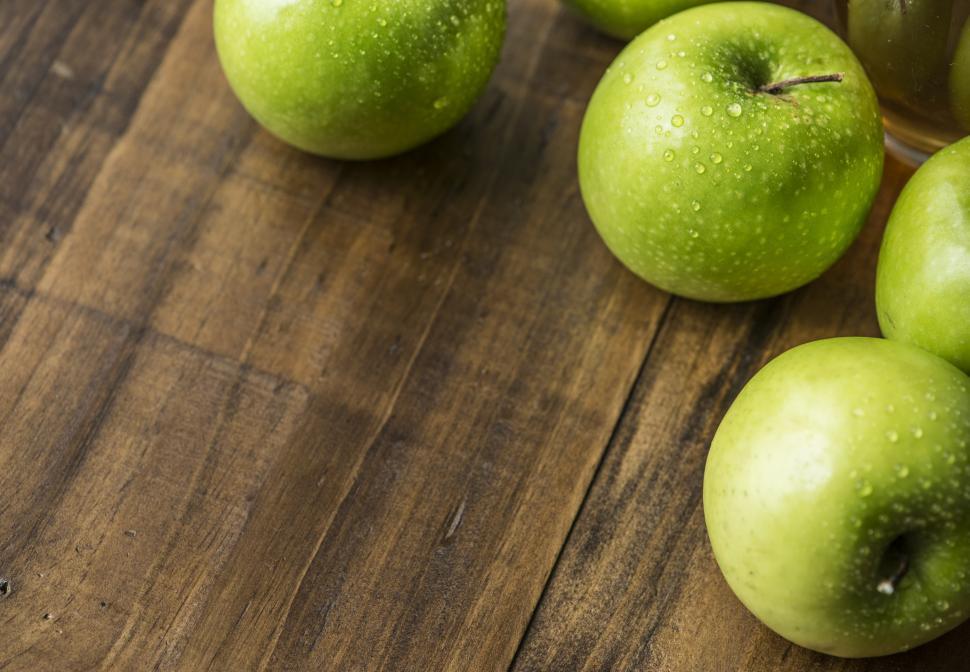 Free Image of Close up of green apples with copyspace 