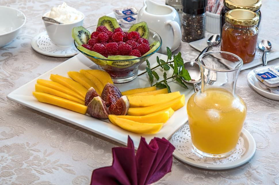 Free Image of Table With Plate and Bowl of Fruit 