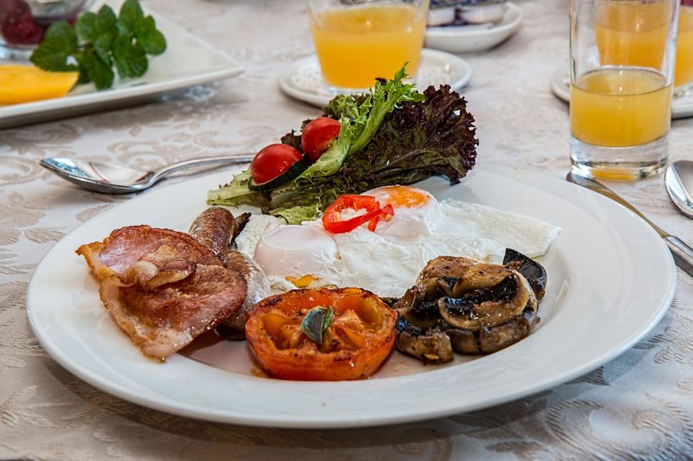 Free Image of breakfast poached eggs bacon tomato mushrooms food meal egg protein diet cuisine healthy meal cook eating kitchen dining cooking nutrition healthy eating orange juice 