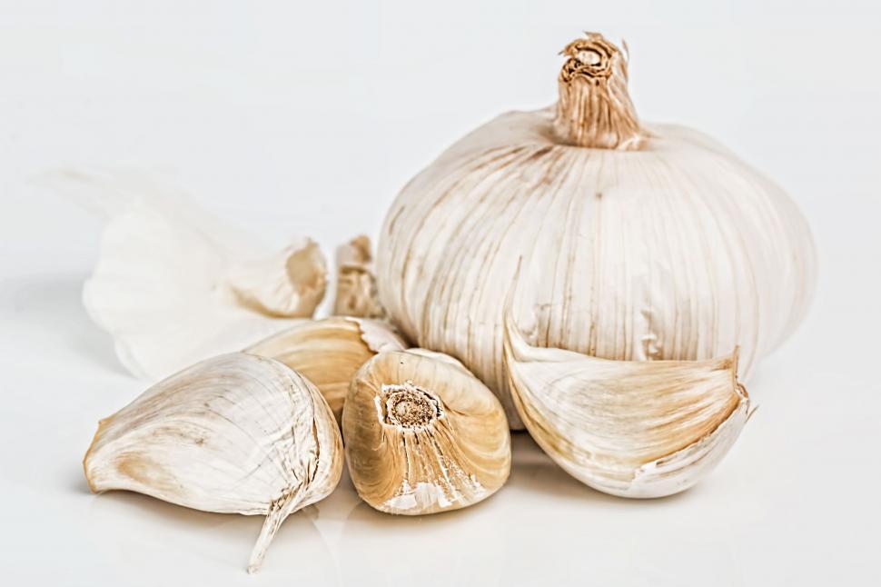 Free Image of Group of Garlic on White Background 