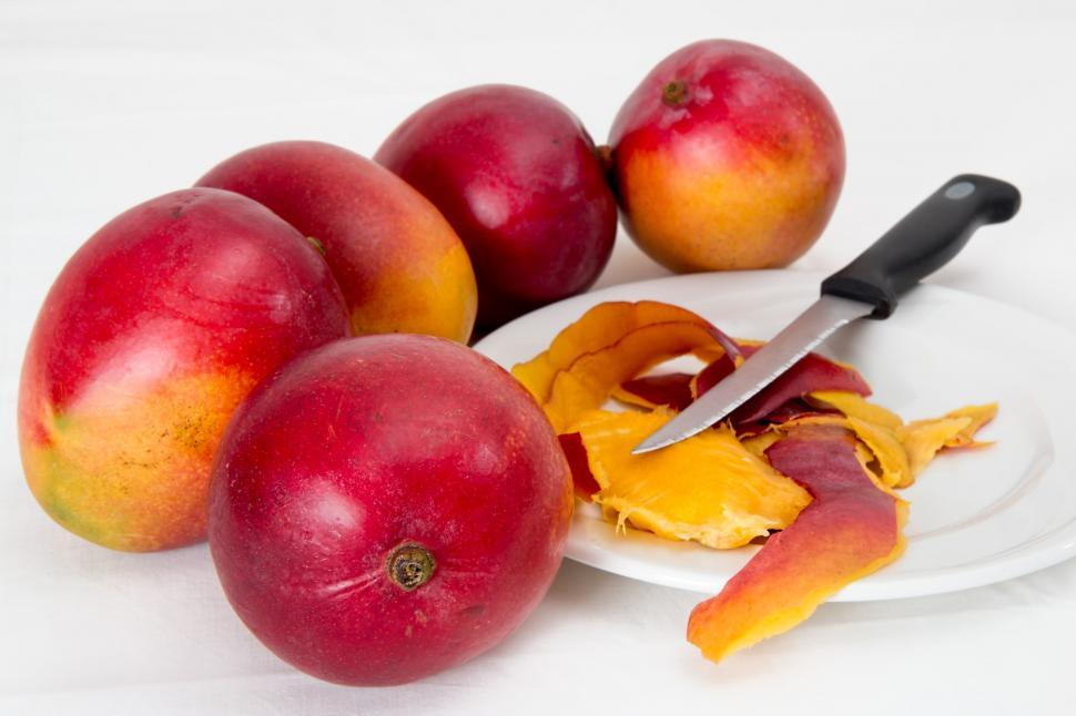 Free Image of White Plate With Fruit and Knife 