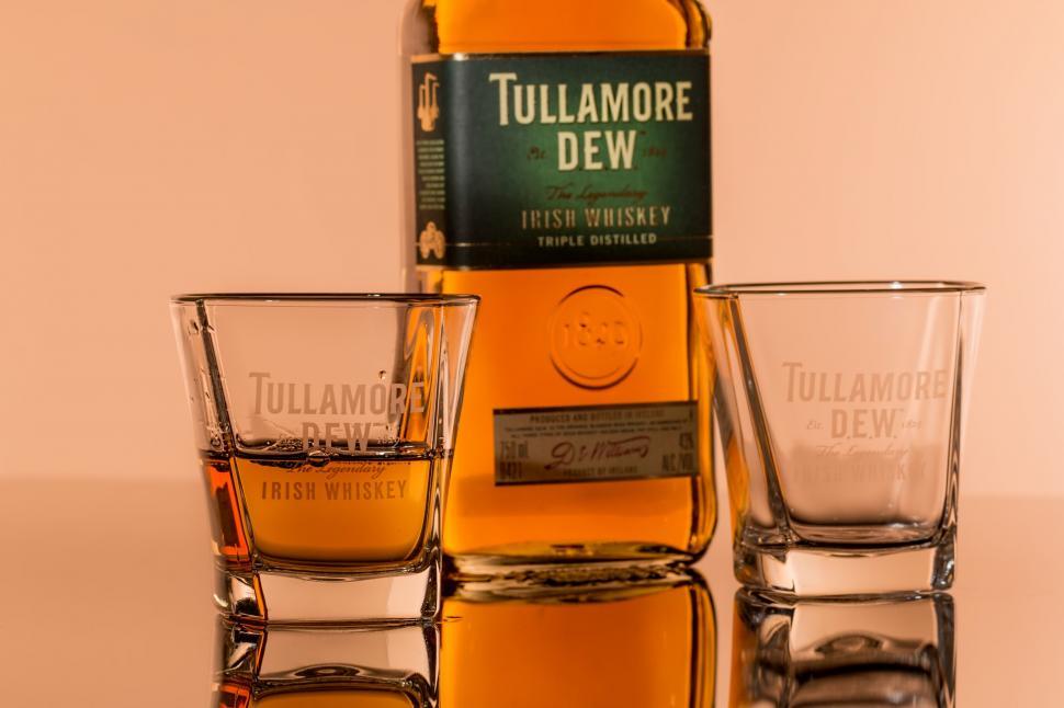 Free Image of Bottle of Tullamore Dew Next to Three Glasses 