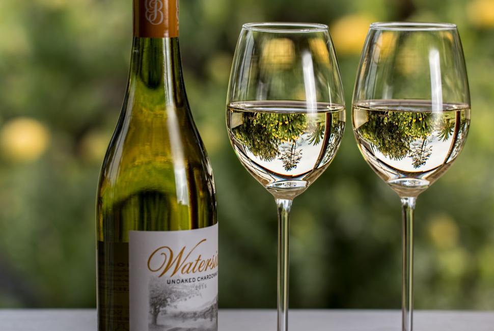Free Image of Two Glasses of Wine Next to a Bottle of Wine 