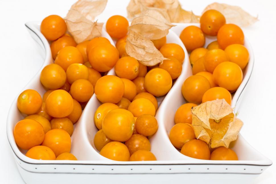 Free Image of White Container Filled With Oranges and Leaves 