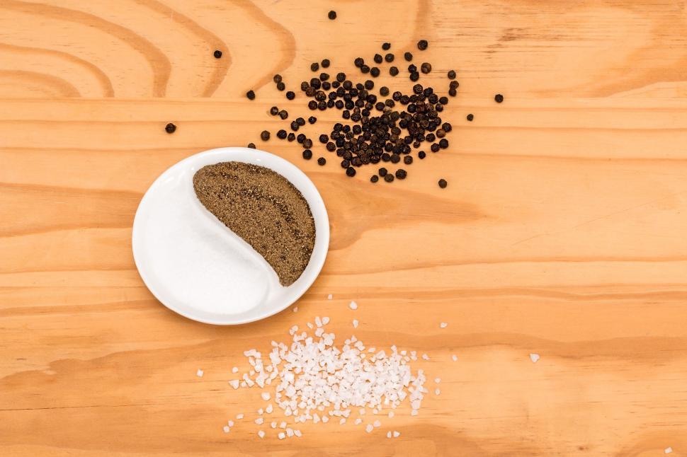 Free Image of pepper peppercorns salt spice seasoning cooking kitchen preparation cuisine recipe condiment ingredient yin and yang flavor board 