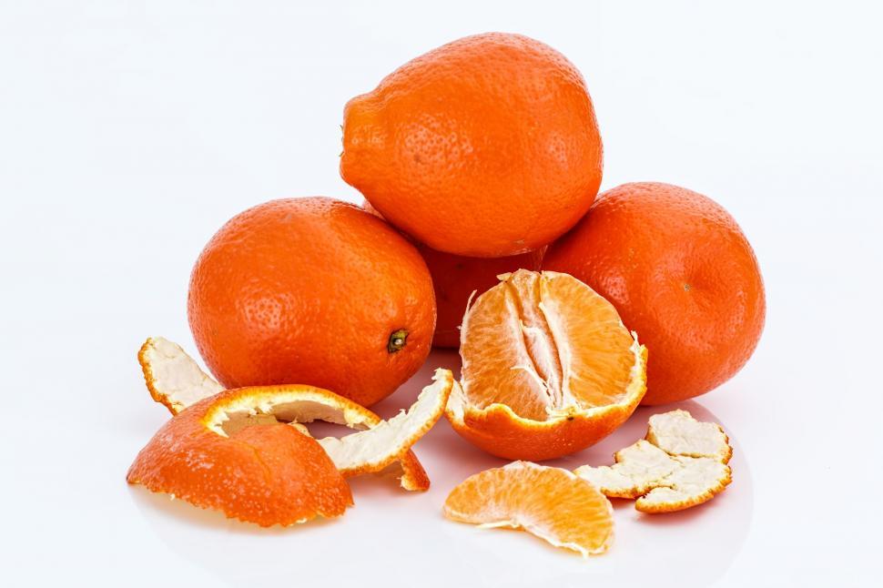 Free Image of A Pile of Oranges on a White Table 