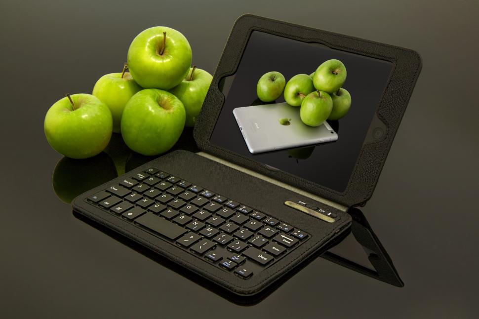 Free Image of Tablet With Keyboard and Green Apples 