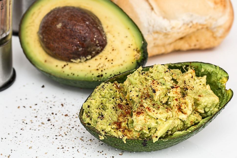 Free Image of avocado salad fresh food vegetarian diet lunch nutrition appetizer snack dieting vegan monounsaturated fat dip guacamole green healthy oleic acid eating raw ingredient persea americana alligator pear 