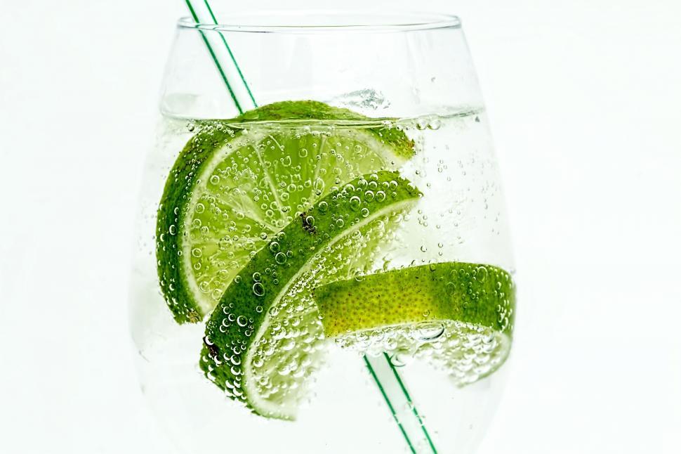Free Image of Glass of Water With Lime Slices and a Straw 