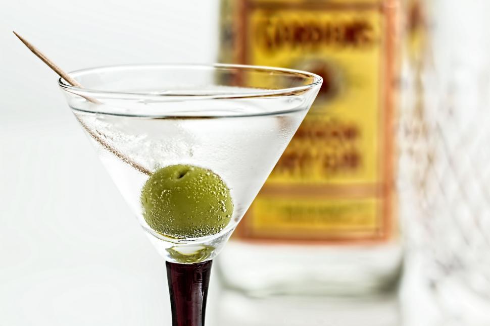 Free Image of cocktail martini gin drink glass alcohol beverage bar liquor liquid party alcoholic counter alcoholic drinks olive bartender sundowner vermouth cold bartending pub ice 
