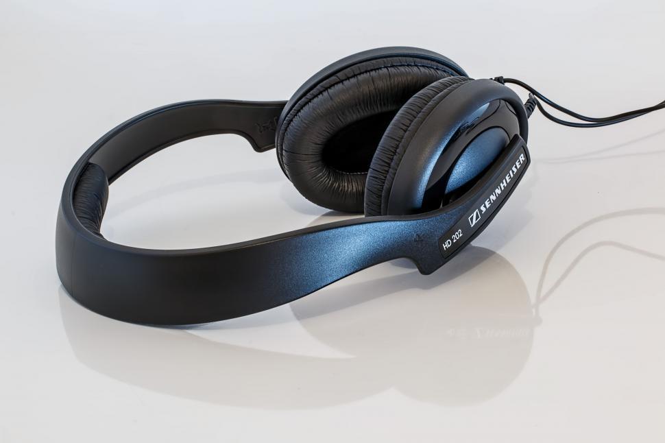 Free Image of A Pair of Headphones on Table 