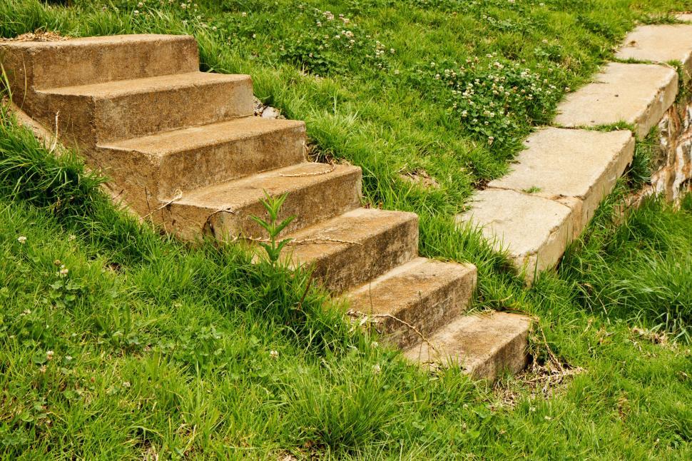 Free Image of Stairs and Green Grass 