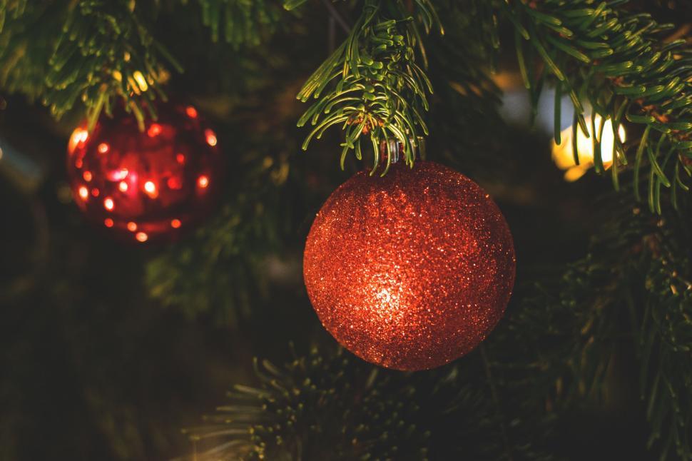 Free Image of Christmas Ornament - Red Balls  