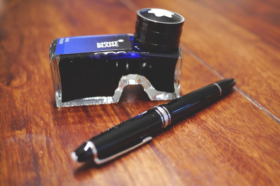 Free Image of Fountain Pen and Ink  