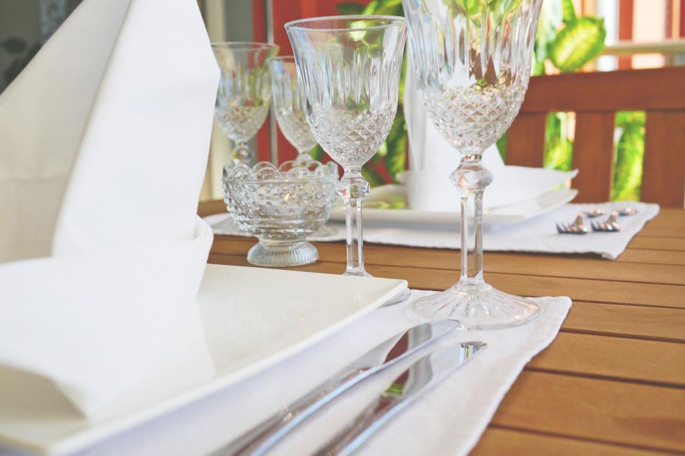 Free Image of Restaurant table set  