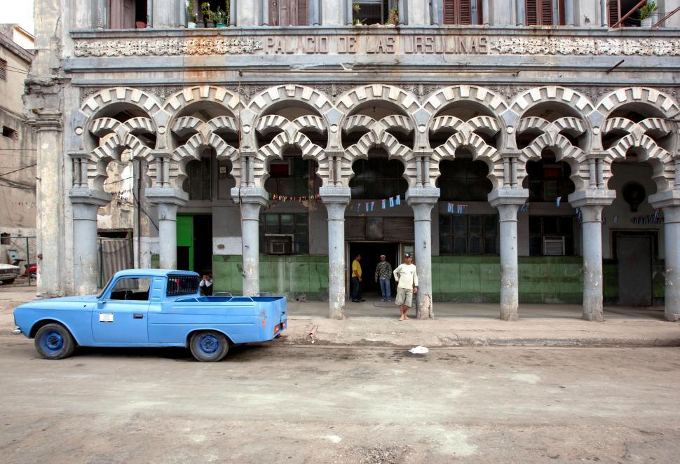 Free Image of Pick up truck,Facade and People  
