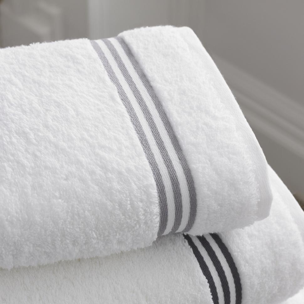Free Image of Towel Set - Two Towels  