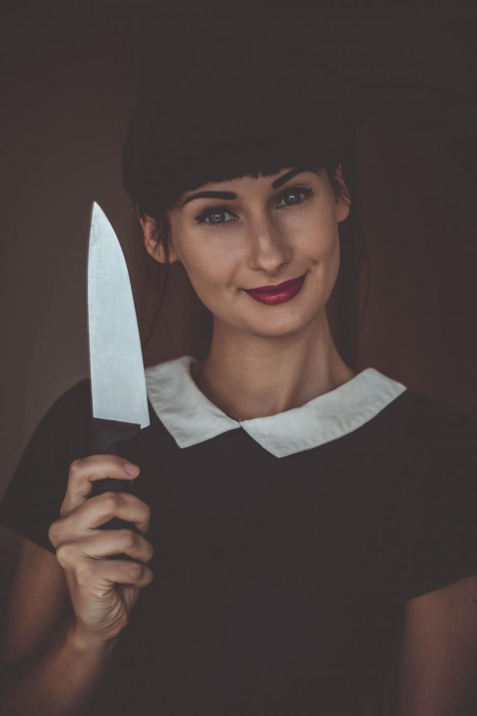 Free Image of Waitress with kitchen knife  