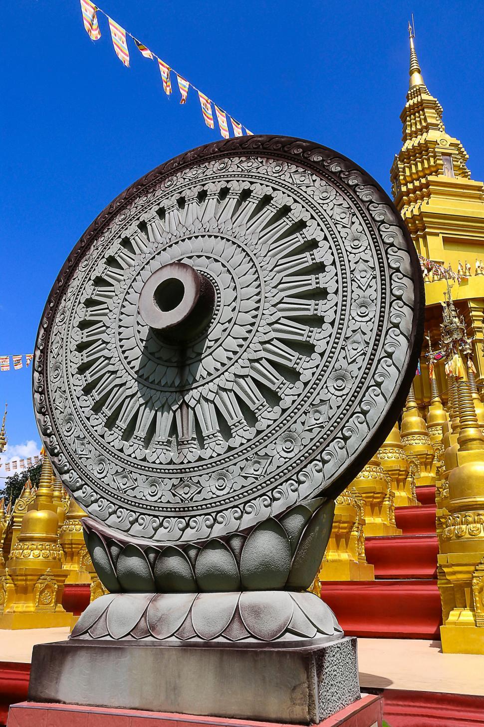 Free Image of Wheel of Dhamma 