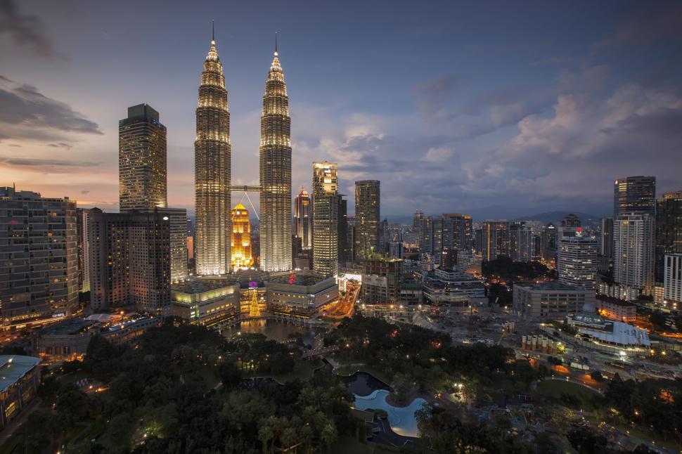 Free Image of Night View of Petronas Twin Towers 