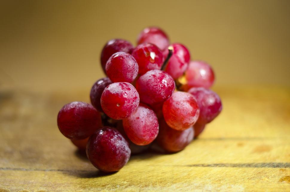 Free Image of Bunch of red grapes  