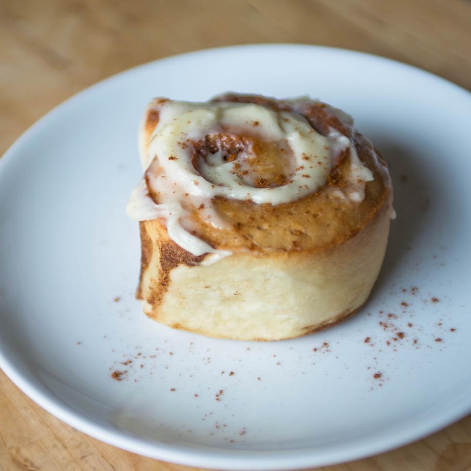 Free Image of Cinnamon roll with Cheese Cream icing  
