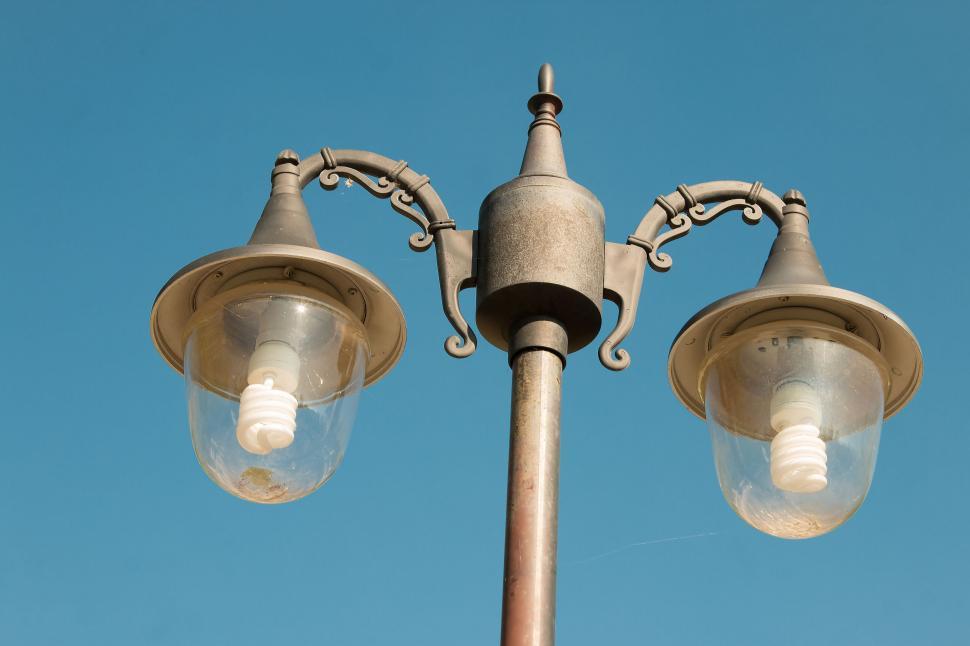 Free Image of Lamp Post Pole with bulbs  