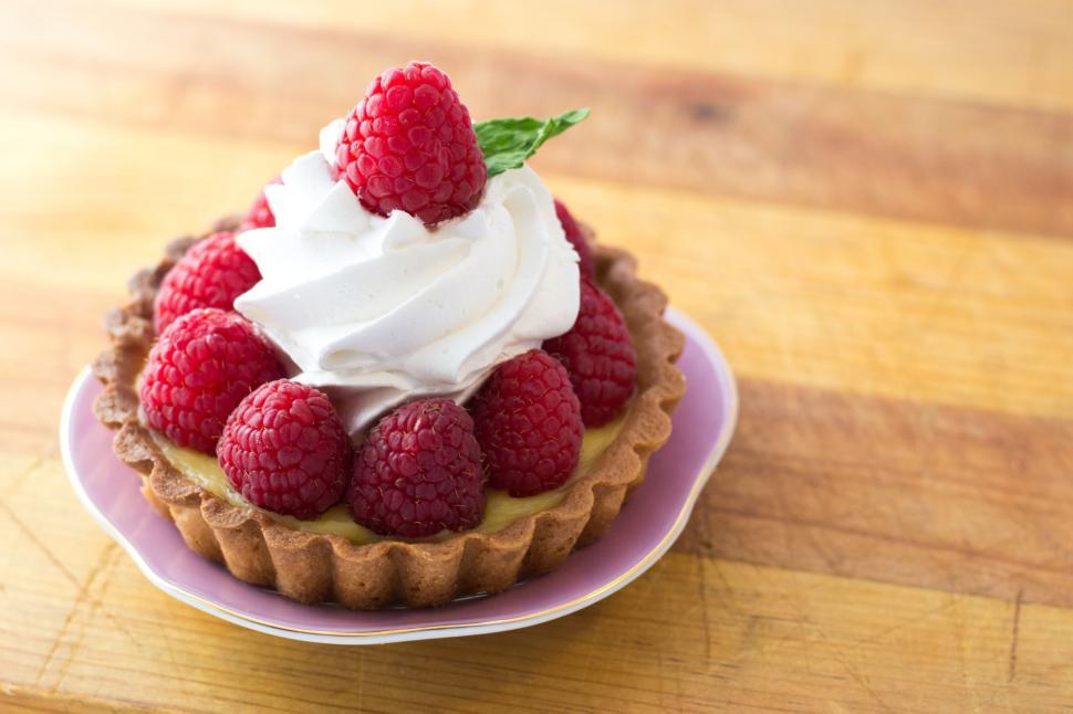 Free Image of Pie with raspberries 