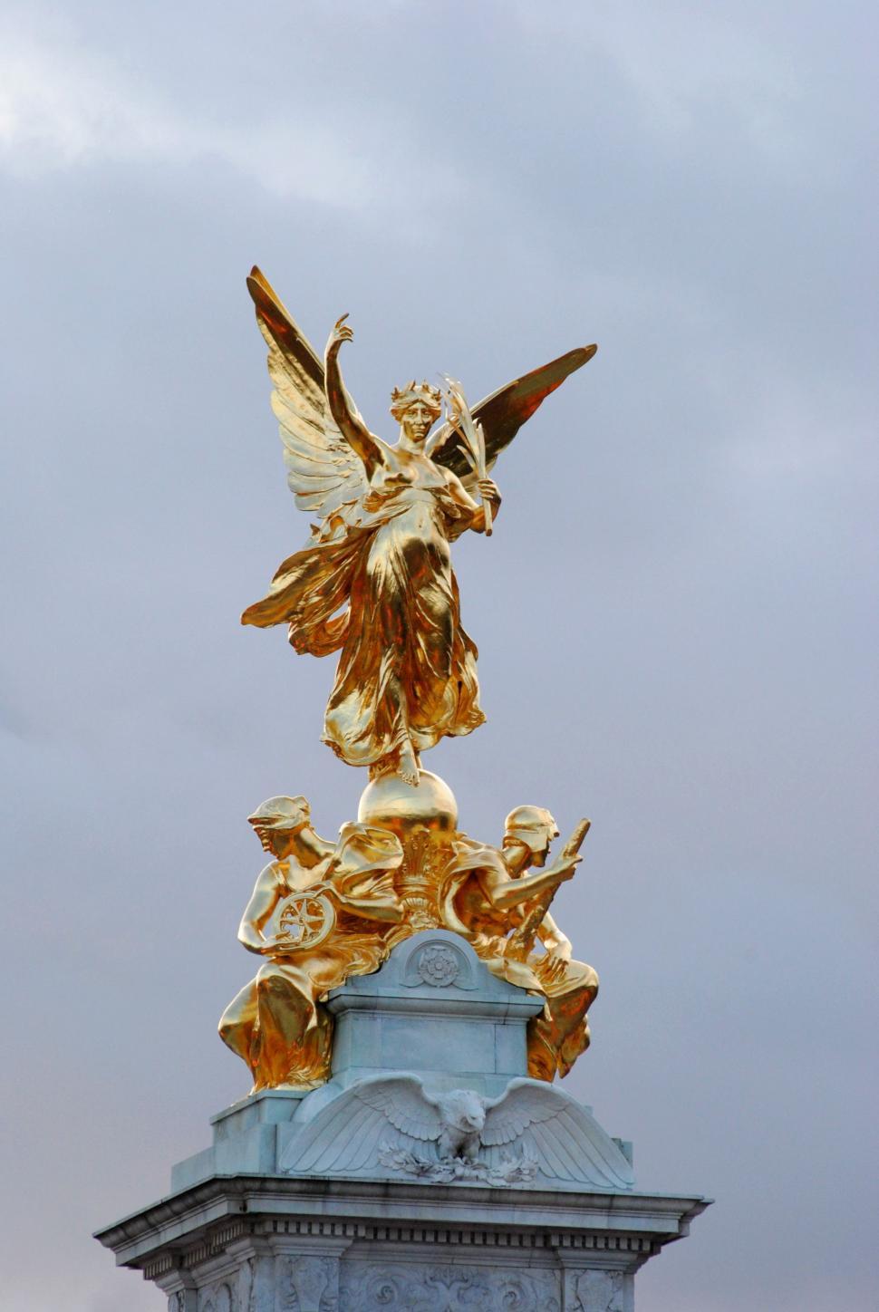 Free Image of Golden Statue - London  