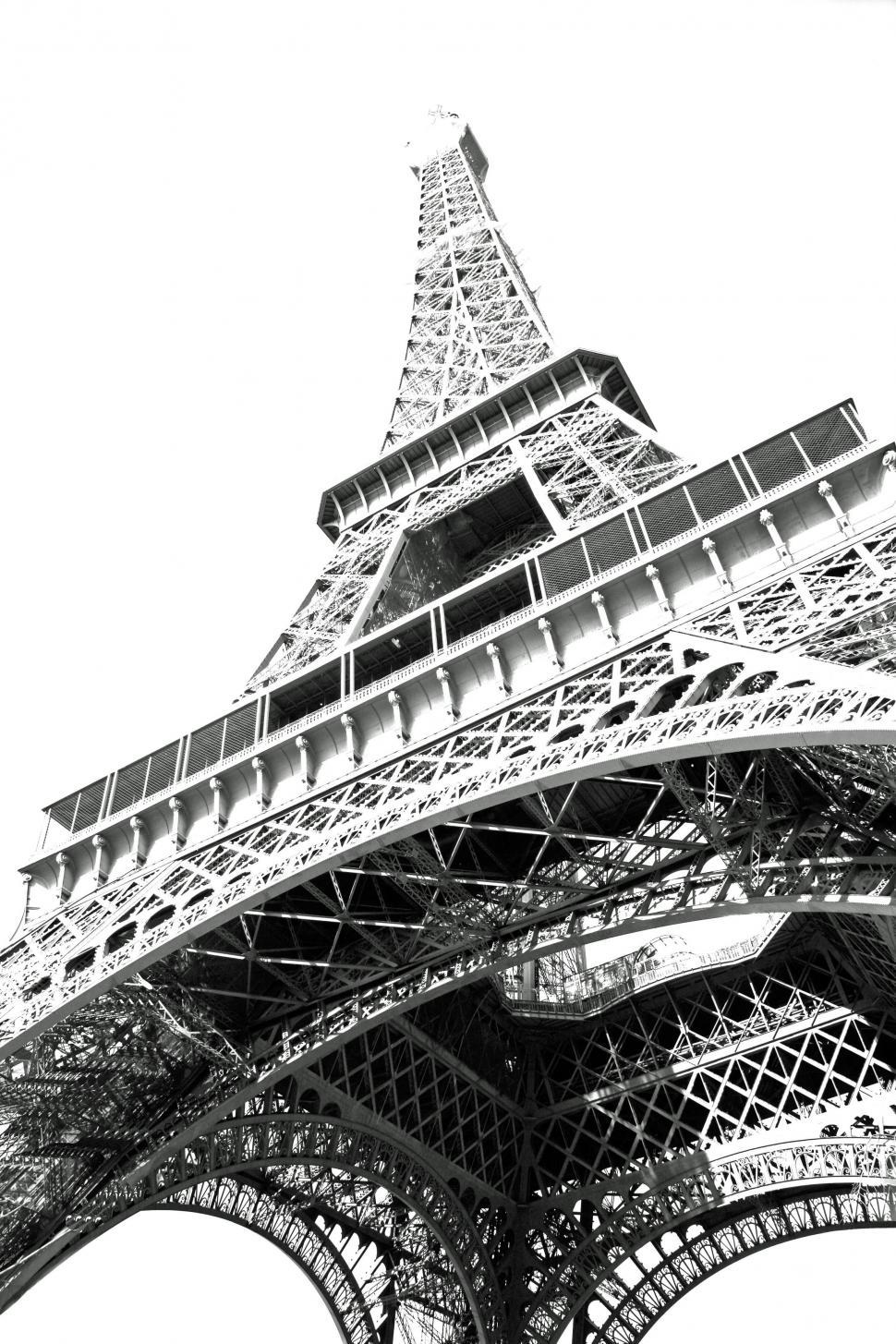 Free Image of Eiffel Tower - B&W 