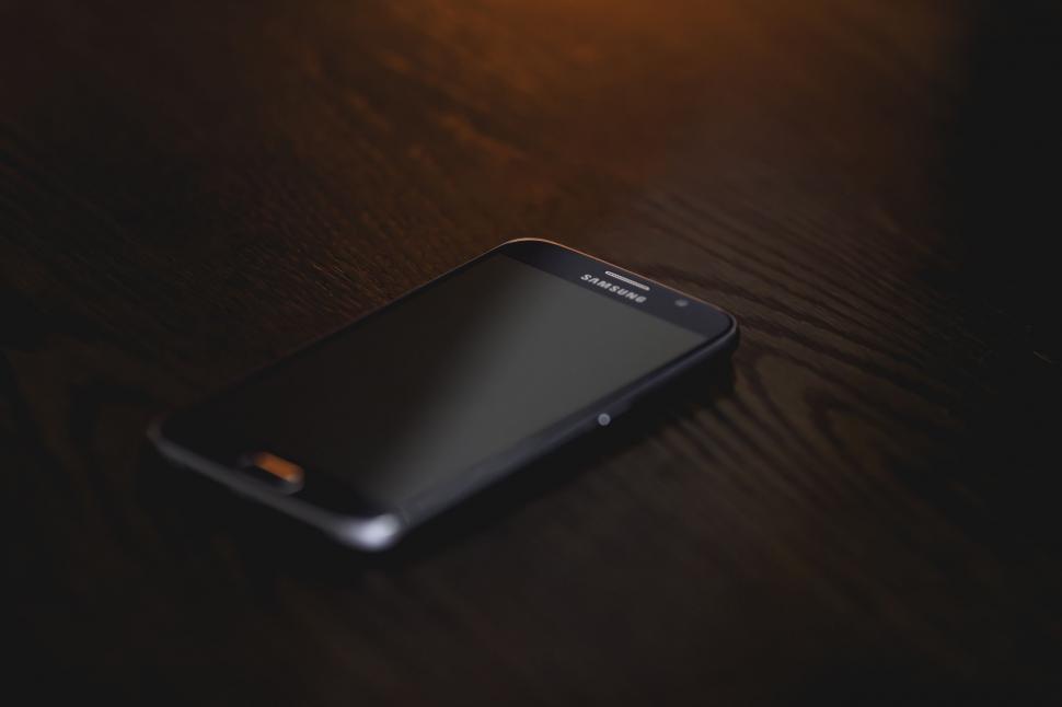 Free Image of Samsung Smartphone  